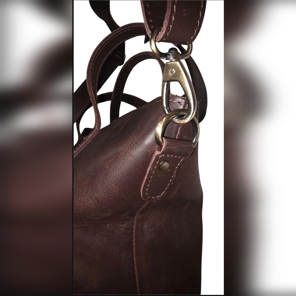 EUC Leather Tote Purse w/ matching wallet & change purse & adj shoulder strap. - Picture 8 of 16